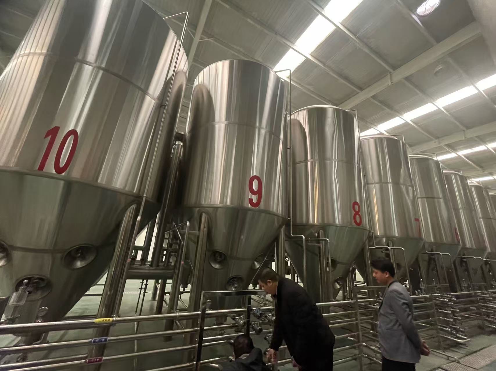 张北精酿啤酒设备厂—平面布置、设备设计、制造、调试、培训等一条龙服务